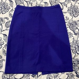 H&M pencil skirt with back zipper at waist and slit on the bottom sz 8